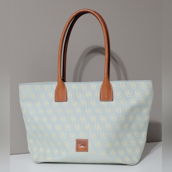 Dooney & Bourke Handbags - ⭐️ Dooney & Bourke Signature Tote Shoukder Bag